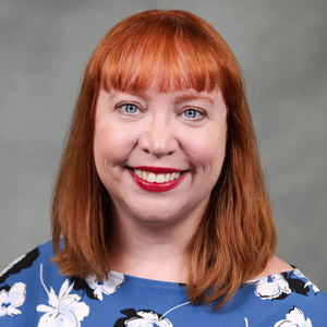 爱丽丝·卡希尔，教育学博士。