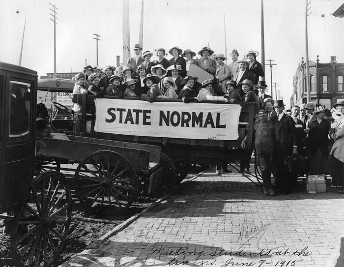 Historic photo, meeting students in 1915