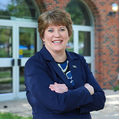 Brook envick, Dean of 太阳城娱乐官网's College of 业务 and Technology standing outside west center