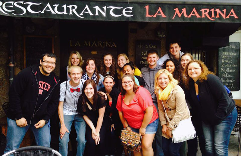 学生 studying abroad