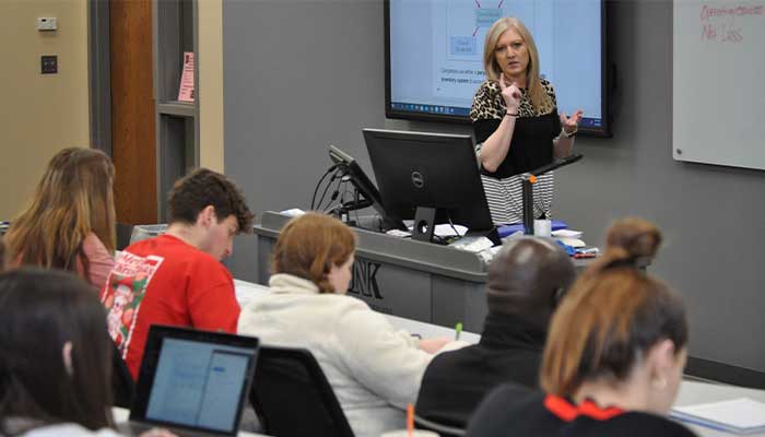 Sarah teaches advance accounting class. 