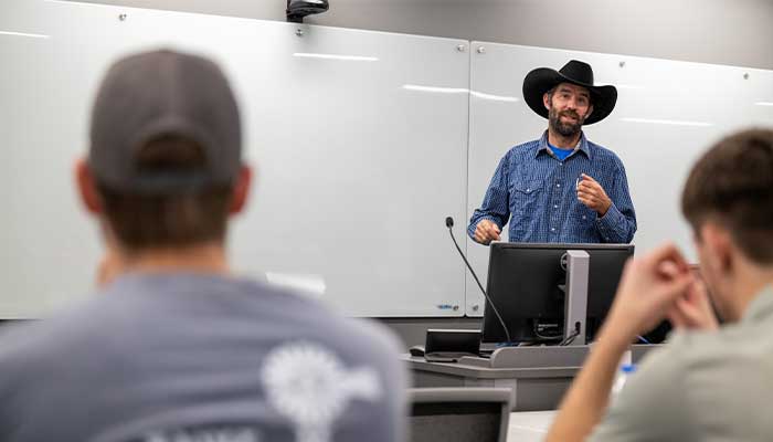 Dan Feldman visiting agribusiness club