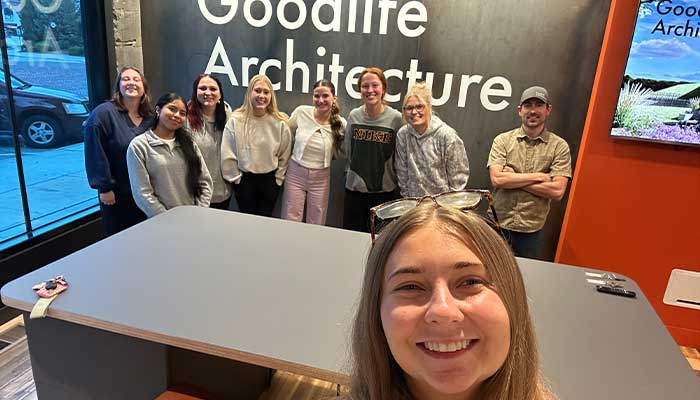 学生 touring GoodLife Architecture in Kearney, Nebraska