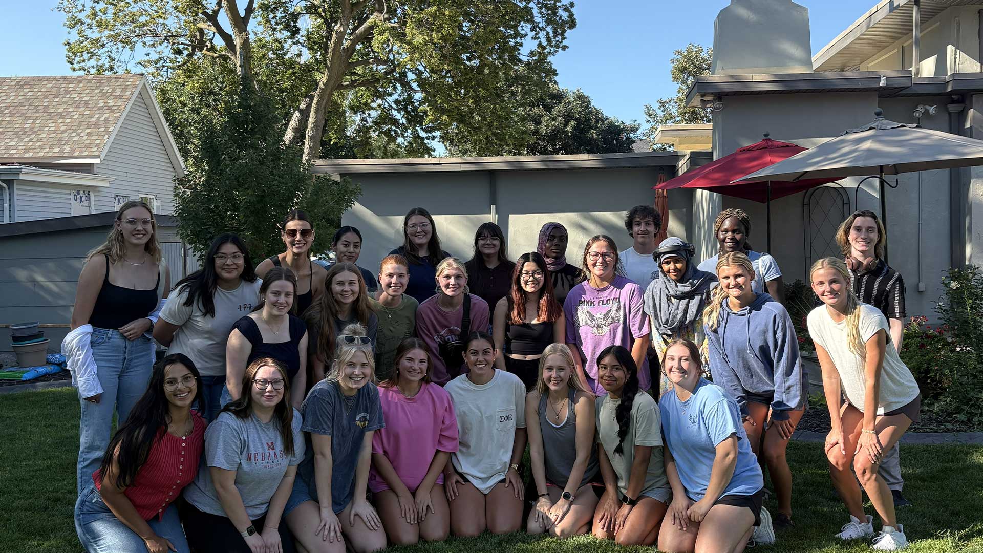 学生学习室内和产品设计的各个方面感谢学生室内设计组织