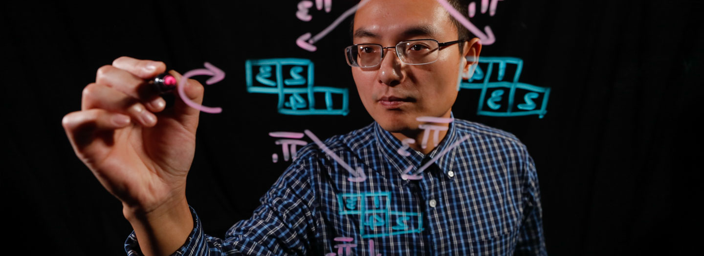 太阳城娱乐官网 professors doing math