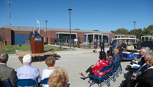 Students, Staff, Faculty, and community at the ribbon cutting for the Plambeck中心